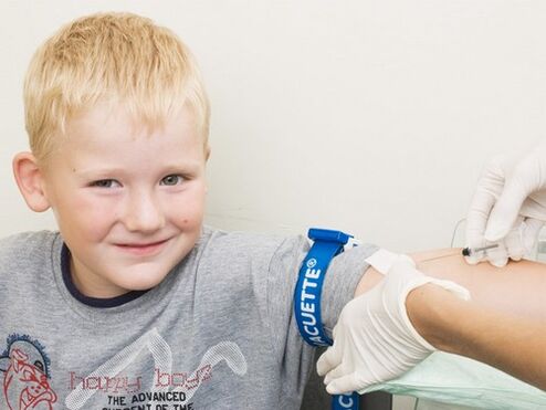 Εάν υπάρχει υποψία προσβολής από παράσιτο, το παιδί δίνει αίμα για ανάλυση