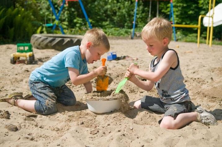 Ο πιο συνηθισμένος τρόπος μόλυνσης με σκουλήκια είναι από παιδί σε παιδί